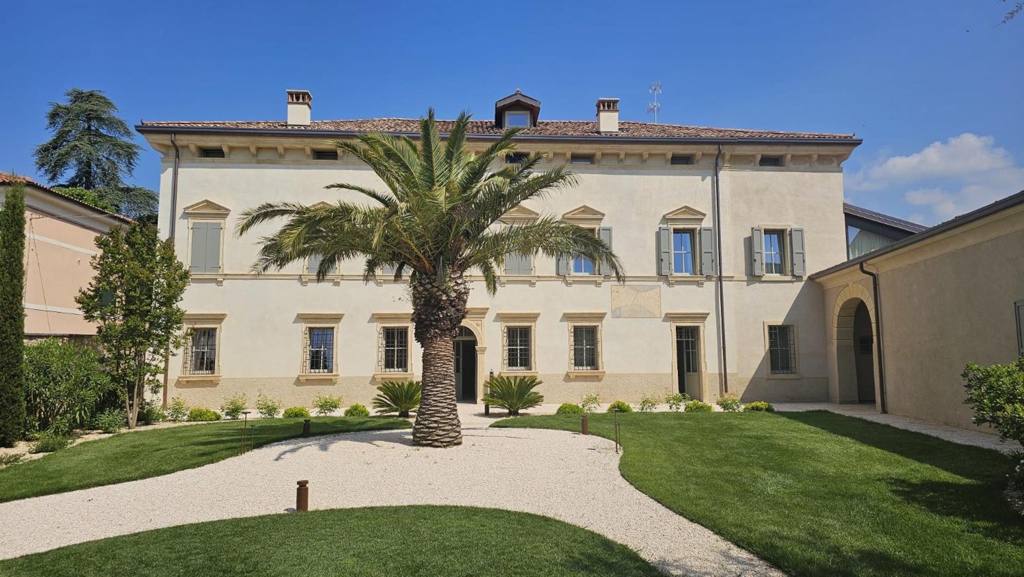 Villa Tosi - Luxury Apartments In Villa Veneta Tregnago Экстерьер фото